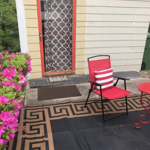 Adorable tiny house near Mercedes Benz Stadium in Vine City