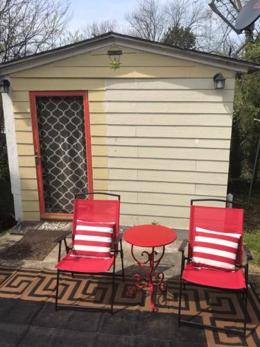 Adorable tiny house near Mercedes Benz Stadium in Vine City