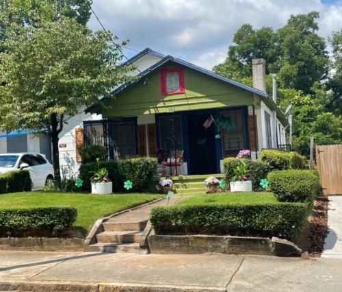 Adorable tiny house near Mercedes Benz Stadium in Vine City