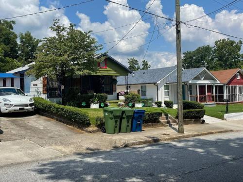 Adorable tiny house near Mercedes Benz Stadium in Vine City