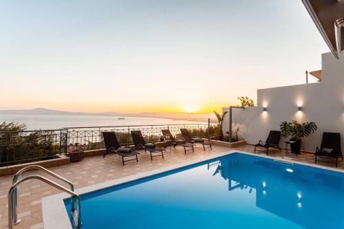 Aigli Luxury Villa - Panoramic Seaview Retreat – khách sạn tại Paralia Vergas