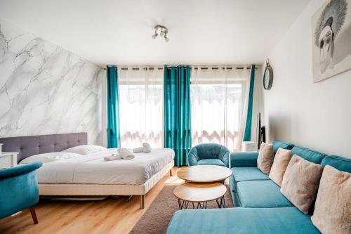 Chic Parisian Studio steps from Champs Elysees