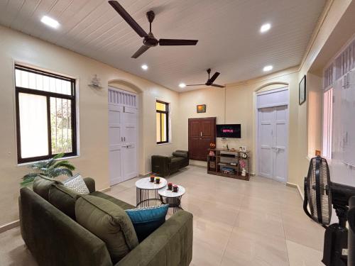 Lilly Beach House - image 3