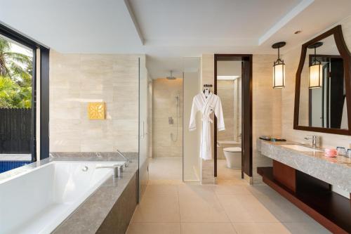 room detail thumbnail 2