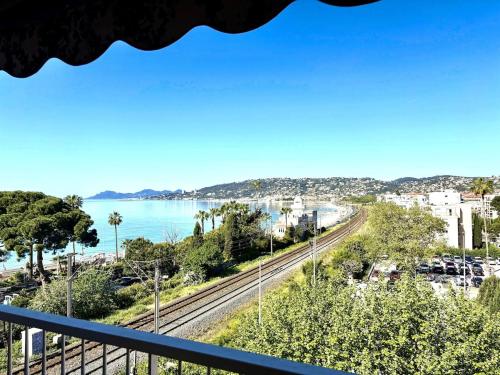 Studio moderne, proche plage, climatisation