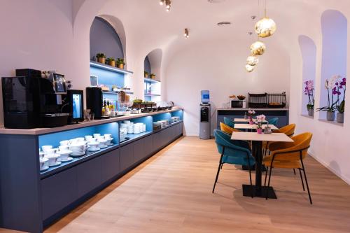 City Hotel Pilvax - image 22
