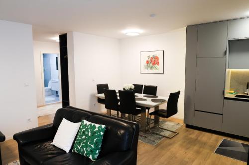 设施服务, Nest apartament in 伦巴德
