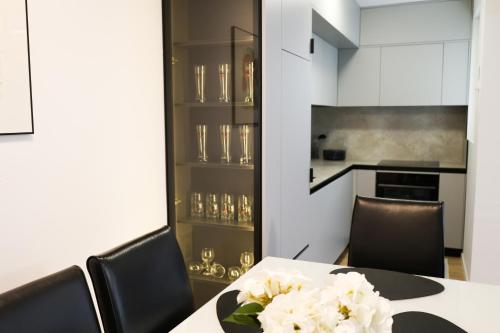 设施服务, Nest apartament in 伦巴德