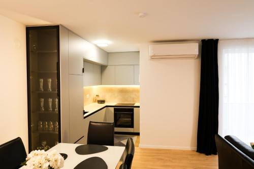 设施服务, Nest apartament in 伦巴德