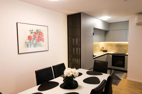 设施服务, Nest apartament in 伦巴德