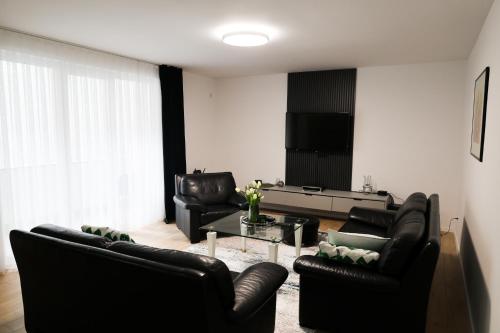 设施服务, Nest apartament in 伦巴德