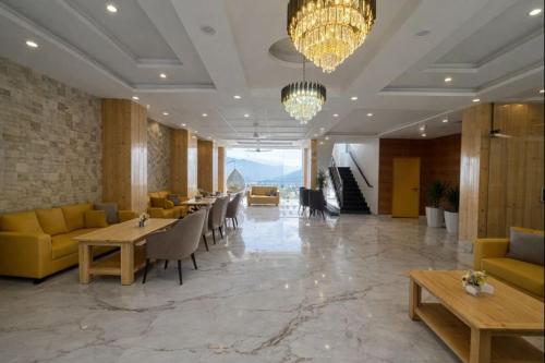 Hotel Classic Crown - #Scenic mountain view #open terrace #guest preferred #best selling hotel in Mu photo 3