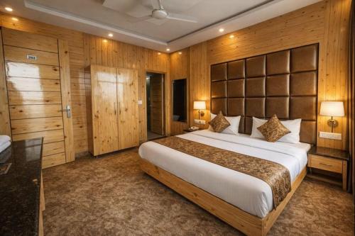Hotel Classic Crown - #Scenic mountain view #open terrace #guest preferred #best selling hotel in Mu photo 2