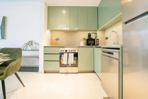 Modern 1BR Apartment in Central Park City Walk - image 7