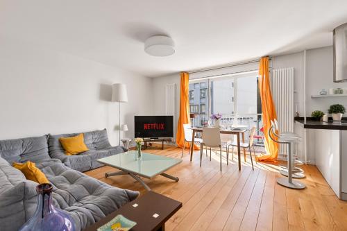 Spacious 2-Bedroom Apartment with Balcony in Paris
