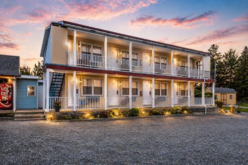 . OYO Hotel Starlite Seneca Falls