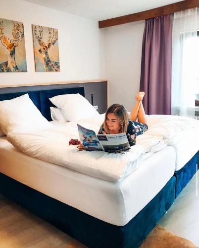 1 king bed, 2 bunk beds