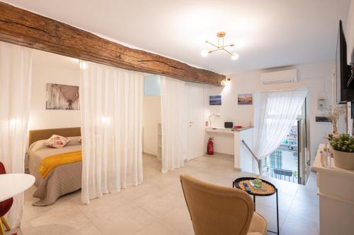 Piave suite | Modern studio con balcone in corte storica - image 3