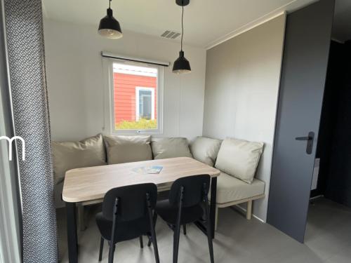 2 bedrooms, 4 beds