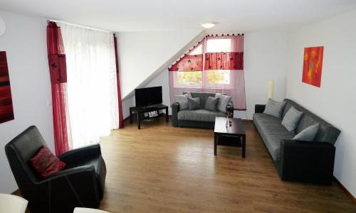1 queen bed, 1 sofa bed