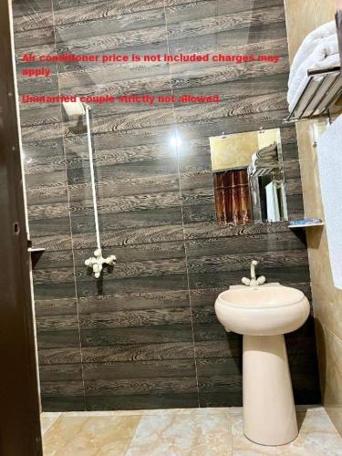 Shower, BABAR HOUSE in Faisalabad