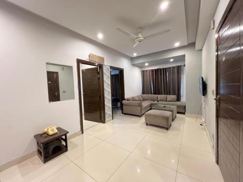 Comfort Hub Luxury 2BR Family Apartments Fast WiFi  Smart TV - image 5