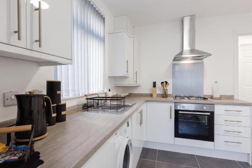 Spacious 5-Bed House Sleeps 10 - 2 Bathrooms - Parking - Near Anfield, Liverpool (fotografie 2)