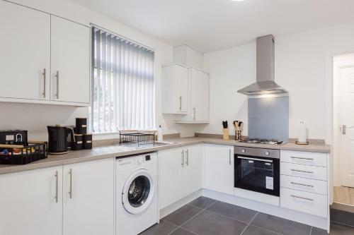 Spacious 5-Bed House Sleeps 10 - 2 Bathrooms - Parking - Near Anfield, Liverpool (fotografie 6)