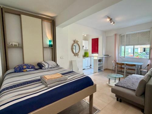 Grand studio de 30 m2 Promenade des Anglais - vue sur ville, Nice (fotografie 2)