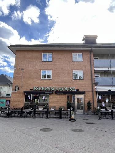 Restaurant, An entire floor in a beautiful villa, close to Arlanda Airport in Marsta Södra