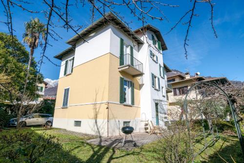GuestHost - Historic Villa with Garden & Lakeview