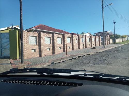 Çevredekiler, Radie Guest House in Umtata
