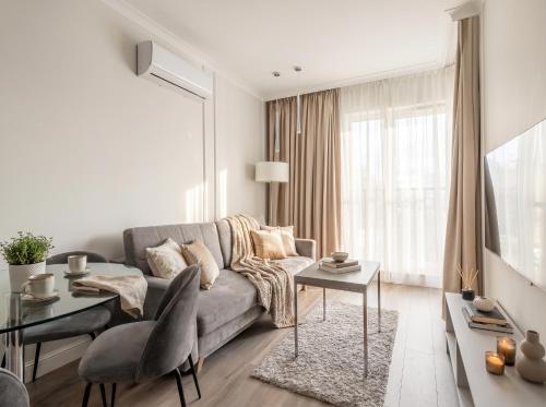Urban Chic - Great Location- One Bedroom Apartment - Siedmiogrodzka 3, Warsaw