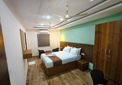 room detail thumbnail 0