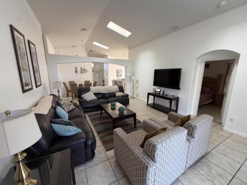 Daisy's Den - Five Bedroom Home - image 13