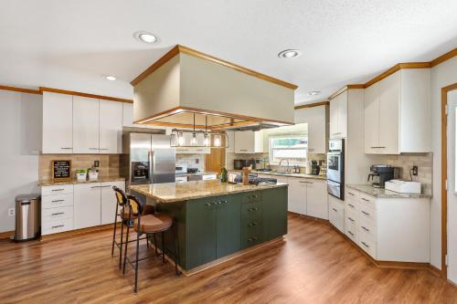 Kitchen, Luxe, Pet Friendly Retreat by Trilith with Fire Pit & Grill in Fayetteville (GA)