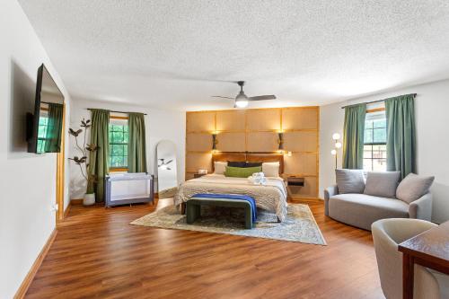 Luxe, Pet Friendly Retreat by Trilith with Fire Pit & Grill in Fayetteville (GA)