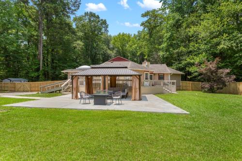 Exterior view, Luxe, Pet Friendly Retreat by Trilith with Fire Pit & Grill in Fayetteville (GA)