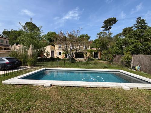 Bastide familiale avec piscine proche centre d'Aix