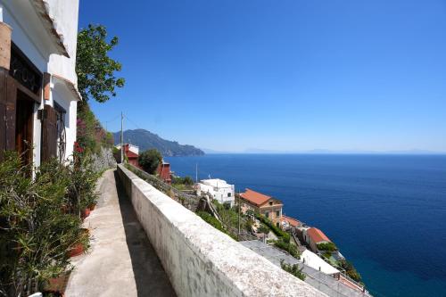 Seaview Villa From 1900 - 5 min from Amalfi center - 100 from Duoglio sea beach - 160 stairs from the Amalfi Coast main route