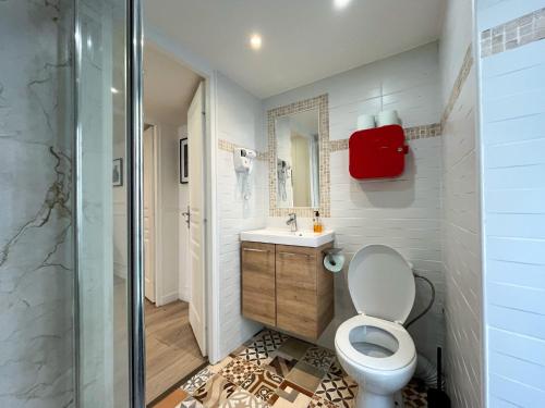 UrbanFlat 42 - Amazing Game of Thrones Flat in Paris - image 14
