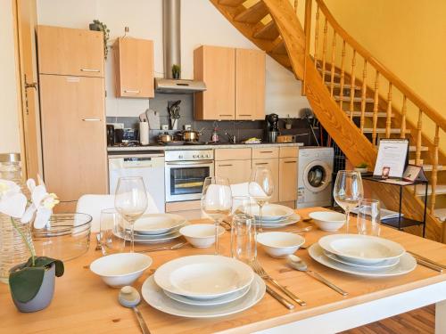 Urlaubsmagie - Maisonette-Wohnung Wanderfalke - Saisonaler Pool - W3 in Lichtenhain, Deutschland
