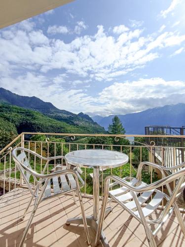 Albergo Diffuso Borgo Piovere, El Pià with garden and lakeview Tignale