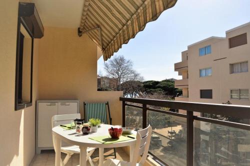 LV180-021 Appartement 2 pièces coin nuit 4 couchages LE LAVANDOU