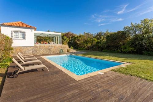 Liiiving in Gaia - Sunny Pool House – khách sạn tại Valadares