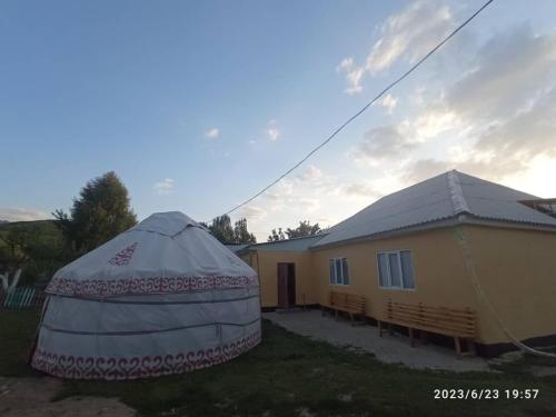 Bugu Too Guest House in Shabdan
