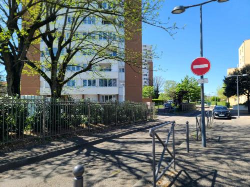 L'oliveraie - 5 Chambres - 9 Voyageurs - Location saisonnière - Villeurbanne