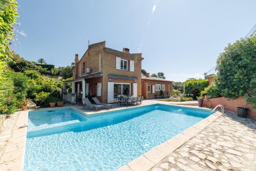Villa 5 BDR - Swimmingpool - AC - Parking
