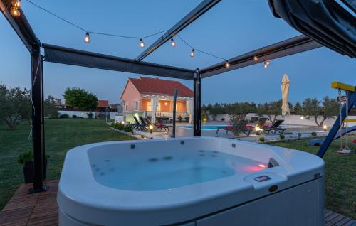 Beautiful villa Maris with pool in Sikovo
