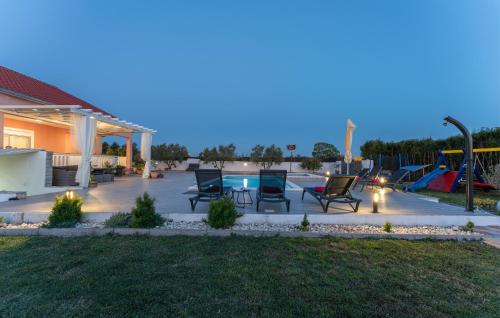 Beautiful villa Maris with pool in Sikovo